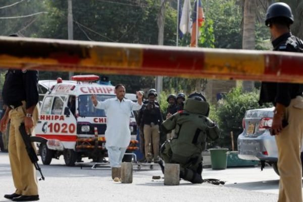 حمله به پایگاه نیروهای امنیتی در پاکستان/ ۸تن کشته شدند