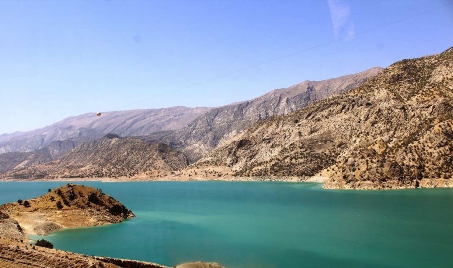 یاقوتی سبز در دل کوه‌های سر به فلک کشیده‌ی جنوب ایران! +تصاویر
