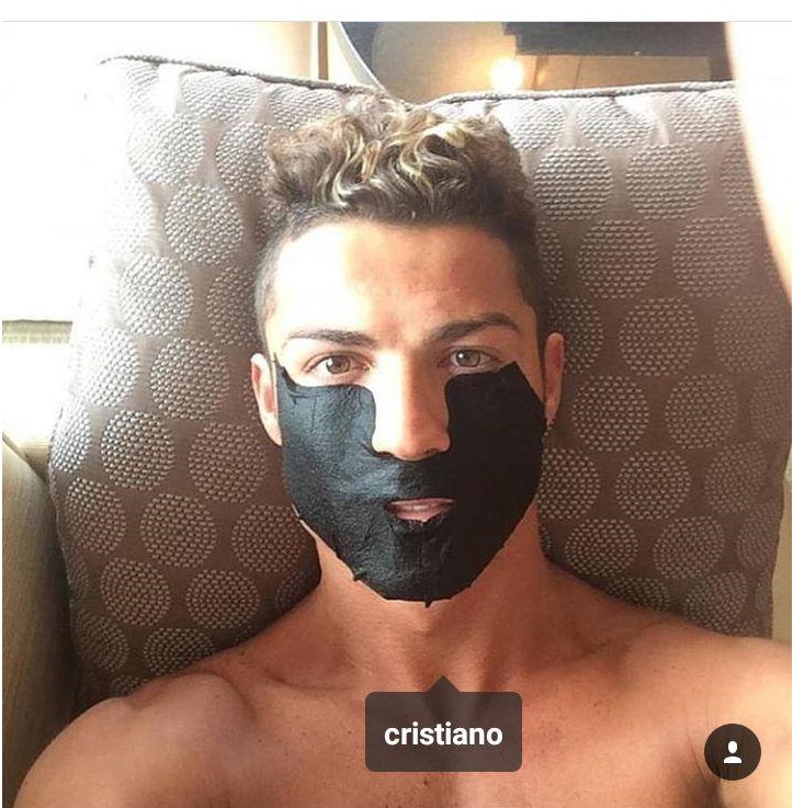 ماسک زیبایی بر صورت فوتبالیست مشهور+عکس