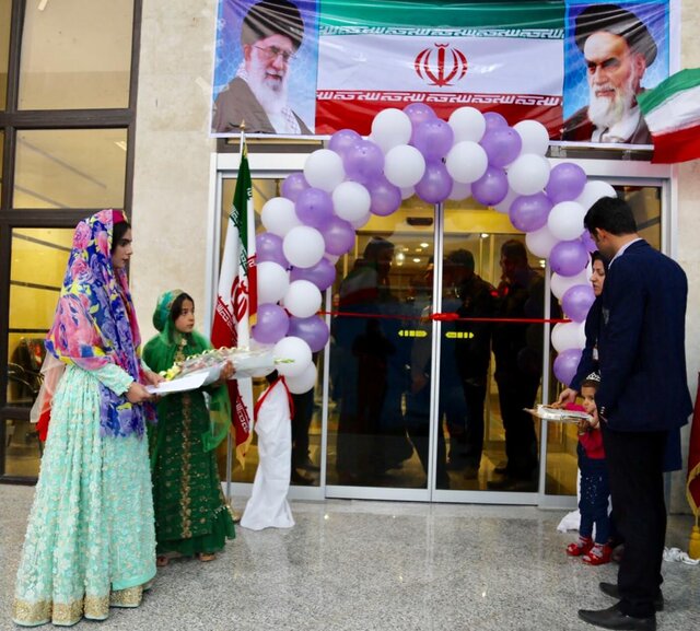 وزیر بهداشت یک بیمارستان را افتتاح کرد+عکس