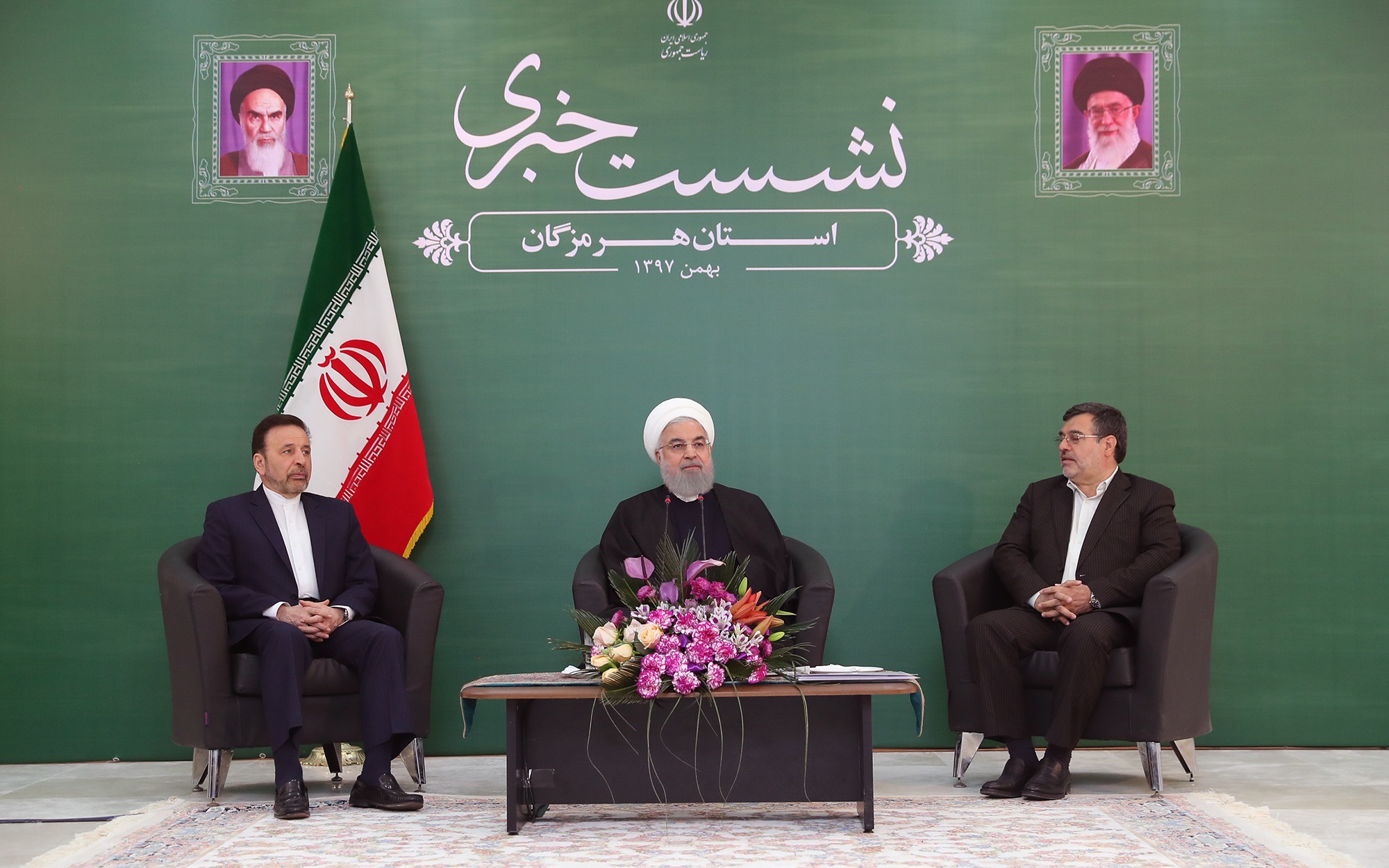 روحانی: دشمن توطئه دی 96 را آغاز کرد به خیال اینکه دی 97 در تهران باشد!| امروز هم روز جنگ اقتصادی است|گفتند سخت ترین تحریمها را اعمال می کنند؛ اما زندگی مردم و توسعه ایران ادامه دارد| در شرایط عادی نیستیم| جنگ اقتصادی از جنگ نظامی سخت‌تر است