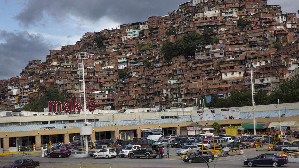 چگونه ثروتمندترین کشور آمریکای لاتین دچار فقر و بحران سیاسی شد؟ اپوزیسیون و دولت ونزوئلا چه می‎گویند؟