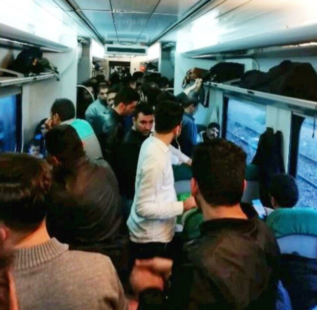 جزییاتی از علت توقف قطار ورامین - تهران در میانه راه +عکس