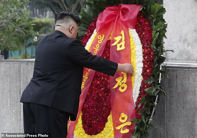 ادای احترام کیم جونگ اون به رهبر انقلاب کمونیستی ویتنام +عکس
