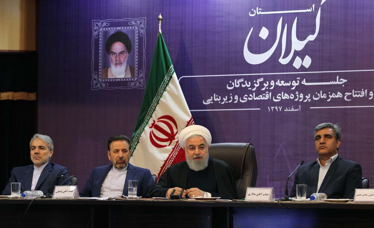 روحانی: پنج کشور تصمیم به جنگ علیه ایران گرفته بودند| حضور مردم در انتخابات ۹۲، کشور را از جنگ حتمی نجات داد| کار آمریکا فراتر از تحریم و جنایت علیه بشریت است| حکومت آمریکا از آزار دیگران لذت می‌برد| دولت به تنهایی قادر نیست مشکلات کشور را حل کند| انتقاد را حق آحاد مردم می‌دانیم