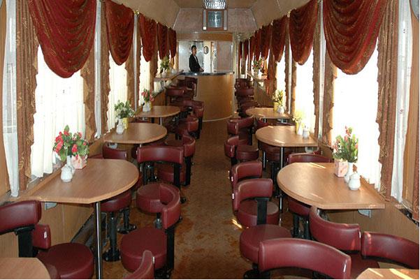 برای سفر به مشهد، قطار غزال بنیاد بهتر است یا قطار فدک؟