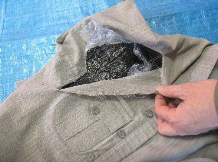 عکس/ کشف تریاک از پیراهن کادویی!