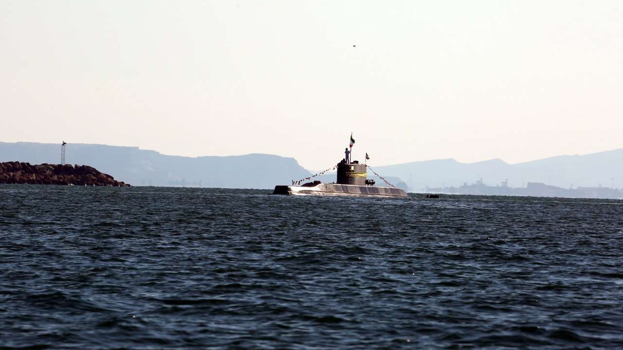 زیردریایی فاتح و ناوشکن سهند در رزمایش «ولایت ۹۷»+عکس