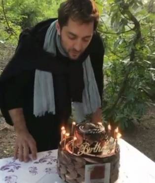 عکس/ بهرام رادان و کیک تولد ۳۹ سالگی اش