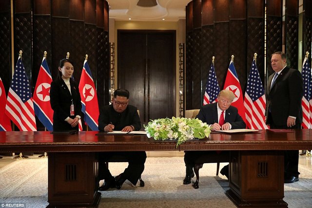 سند تاریخی آمریکا و کره‌شمالی امضا شد/رهبر کره‌شمالی خلع‌ سلاح هسته‌ای را پذیرفت+عکس و فیلم