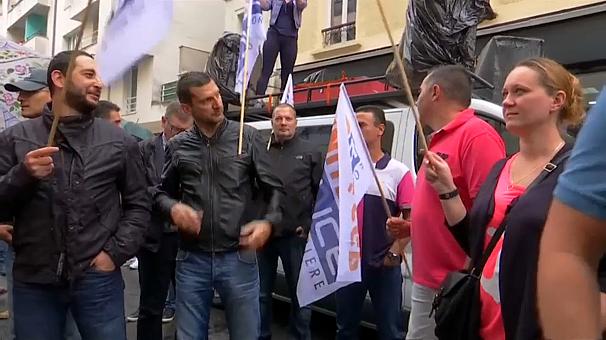 اعتراض افسران پلیس فرانسه با پیژامه +عکس