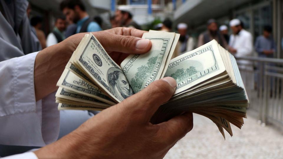 برندگان رویارویی آمریکا - ایران و بحران ارز؛ دلالان ارز افغانستانی/ افغان‎ها چگونه دلار وارد ایران می‎کنند؟