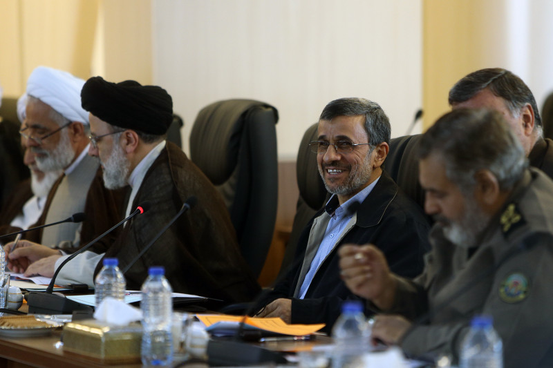 خنده‎های احمدی‎نژاد هنگام رای‎گیری در مجمع/ عکس
