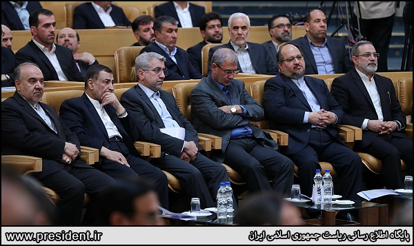 روحانی: دولت نه کنار می‌کشد و نه استعفا می‌دهد/حاضرم در برابر مخالفین خم شوم و دست آنها را برای همکاری ببوسم