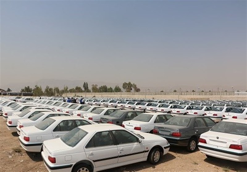 یک رسوایی بزرگ برای شرکت ایران‎خودرو/ احتکار ۱۹۰۰ خودرو در انبار+عکس