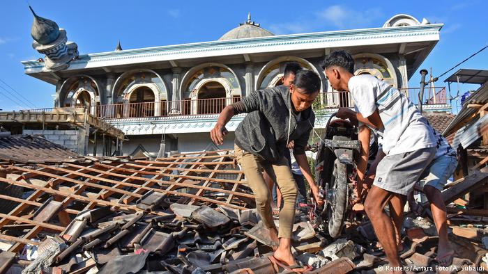 زمین‌لرزه در جزیره لومبوک اندونزی/  بیش از ۱۴۰ کشته+عکس