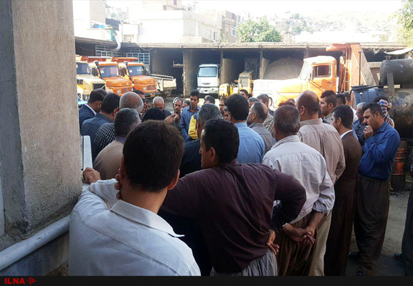 تجمع کارگران شهرداری سردشت در اعتراض به معوقات مزدی