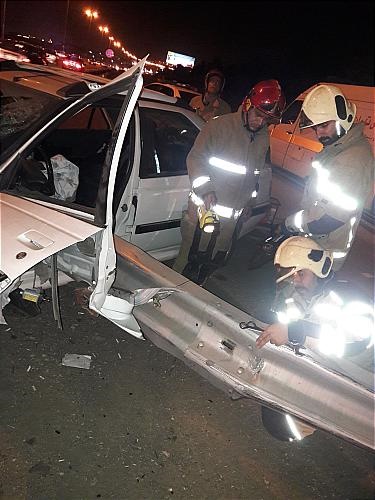 نجات معجزه‌آسای راننده پژو پارس بعد از ورود گاردیل به خودرویش/تصاوير