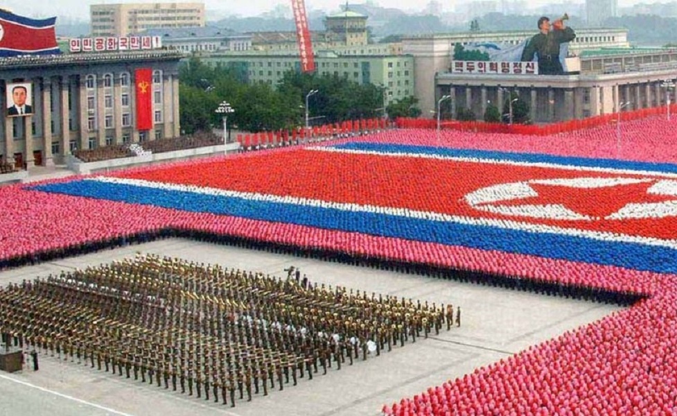 رژه ارتش کره‌شمالی؛ اون در راه مسکو، نامه‌اش در راه واشنگتن/تصاویر