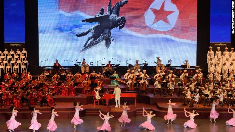 رژه ارتش کره‌شمالی؛ اون در راه مسکو، نامه‌اش در راه واشنگتن/تصاویر