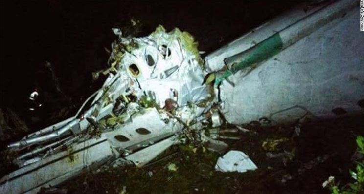 سقوط مرگبار هواپیمای مسافربری به یک دریاچه/ دستکم ۱۷ کشته+تصاویر