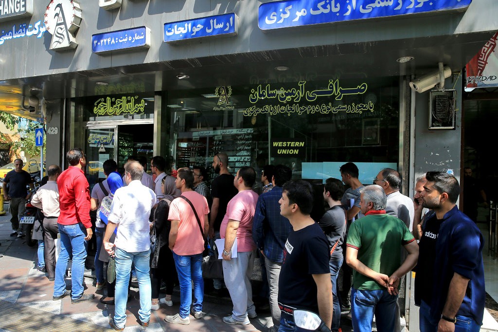 گزارش رسانه‌های جهانی درباره ایران پس از افزایش ناگهانی و شدید قیمت ارز؛ سرزمین 
