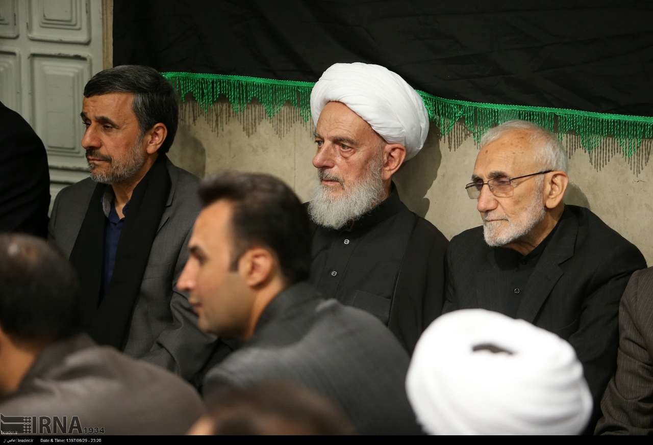 عکس | احمدی‌نژاد در مراسم شام غریبان بیت رهبری