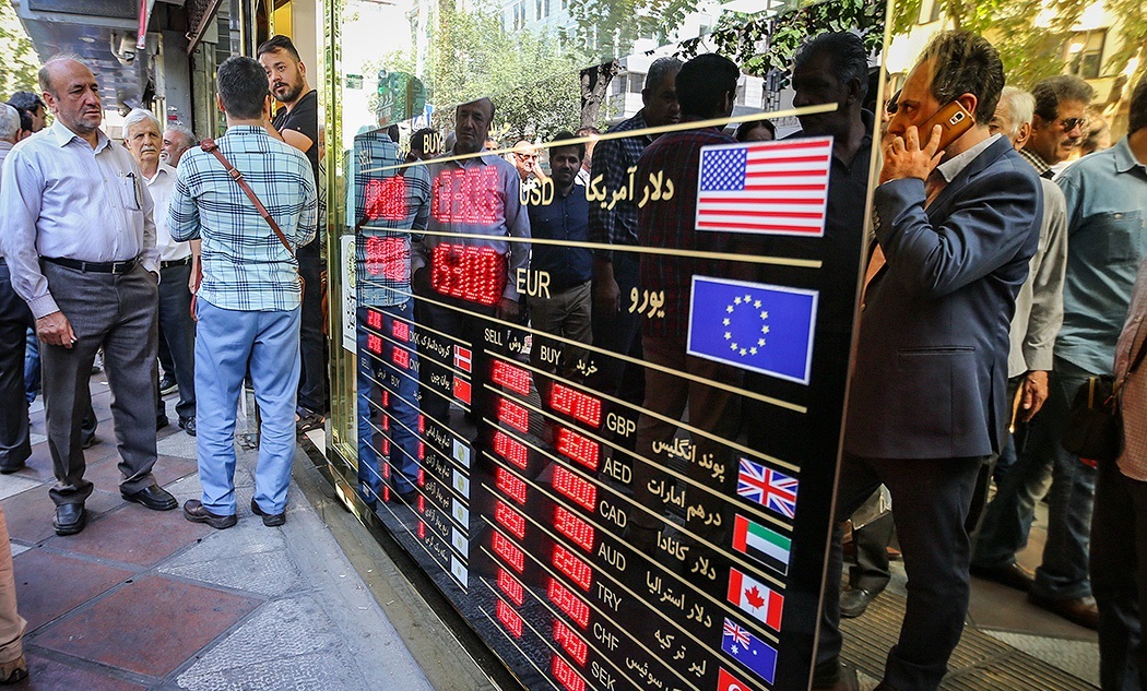 گزارشی از آخرین وضعیت بازار طلا و ارز؛ دلار ۱۰ هزار و ۵۰۰ تومان| ارز در شیب سقوط می‌ماند؟