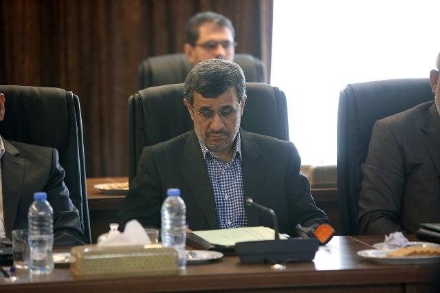 عکس/ روز آرام احمدی نژاد در جلسه مجمع تشخیص مصلحت نظام