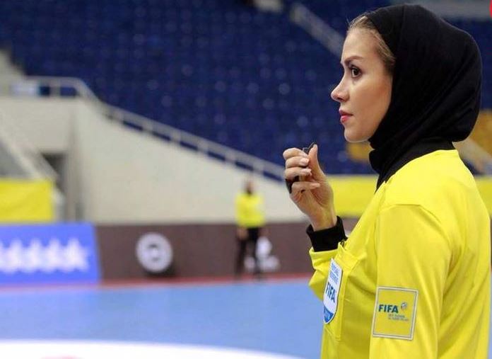 این زن ایرانی مهمترین بازی فوتسال جهان را قضاوت می‌کند +عکس