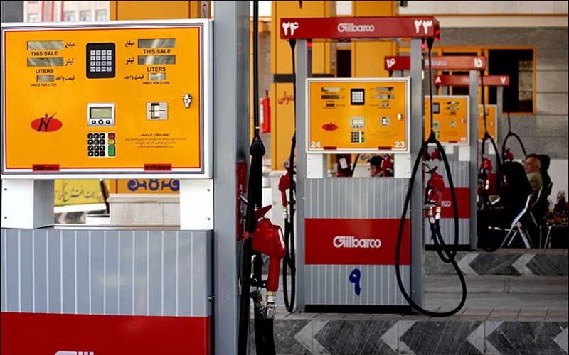 انتقاد از افزایش قیمت بنزین: خودروسازها، ماشین پرمصرف می‌سازند، هزینه‌اش را مردم بدهند؟