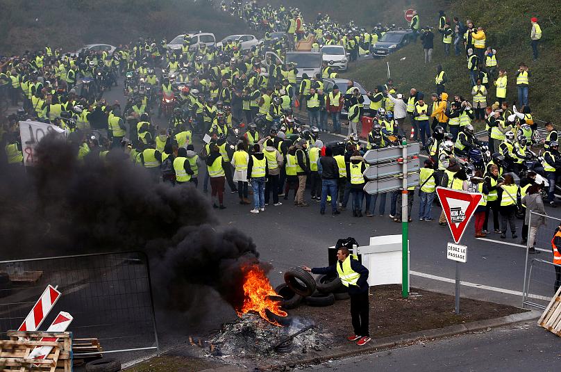 «جلیقه زرد» های فرانسه چه کسانی هستند و چرا اعتراض می‌کنند؟
