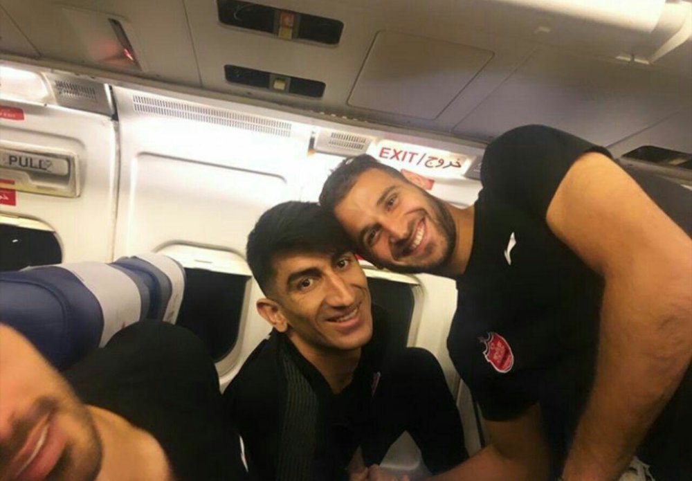 آشتی‌کنان ۲ بازیکن جنجالی پرسپولیس در هواپیما+ عکس