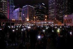 هنگ کنگی‌ها ۲۰۲۰ هم به اعتراضات ادامه می‌دهند/ استقرار ۶۰۰۰ نیروی پلیس در شب سال نو
