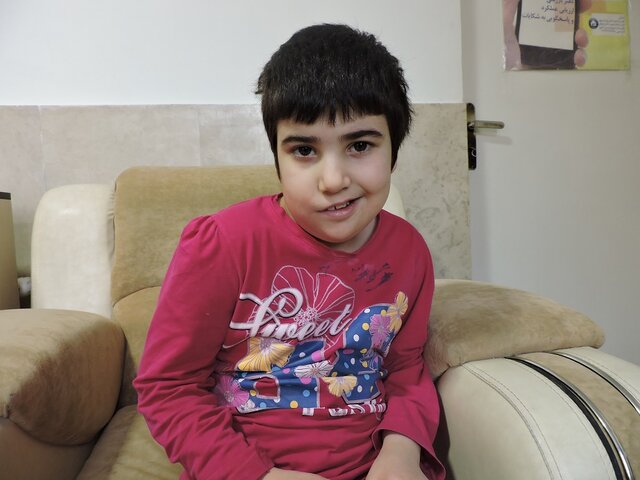 اگر این دختر را میشناسید به پلیس مراجعه کنید اگر این دختر را میشناسید به پلیس مراجعه کنید