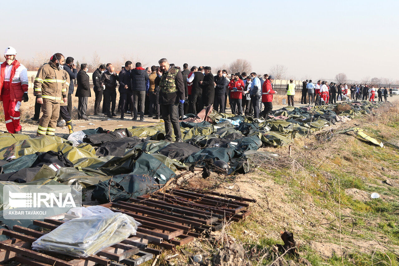 مردم عزادار سقوط فاجعه‌بار هواپیما؛ چرا صداوسیما در کنار مردم نیست؟