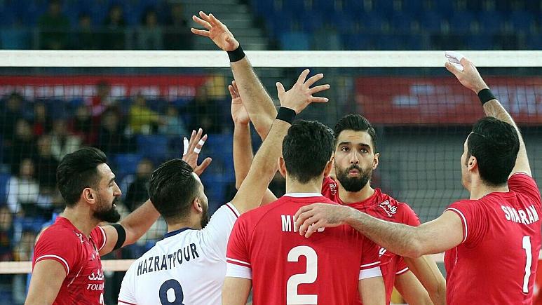 تیم ملی والیبال ایران با عروسک «داروما» نماد المپیک توکیو و مچبند سیاه+عکس تیم ملی والیبال ایران با عروسک «داروما» نماد المپیک توکیو و مچبند سیاه+عکس