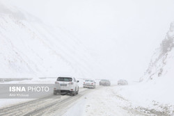 بارش برف و باران در جاده‌های کشور/ تردد با زنجیر چرخ در جاده‌های ۲ استان