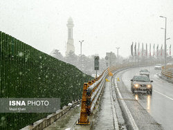هوای نامطلوب تهران در روز برفی پایتخت