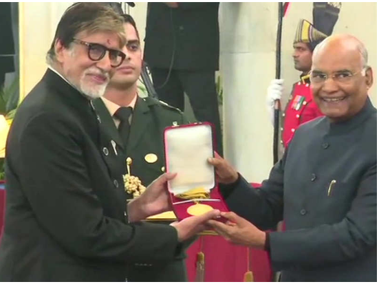 «آمیتاب باچان» بالاترین افتخار سینمایی هند را دریافت کرد+عکس
