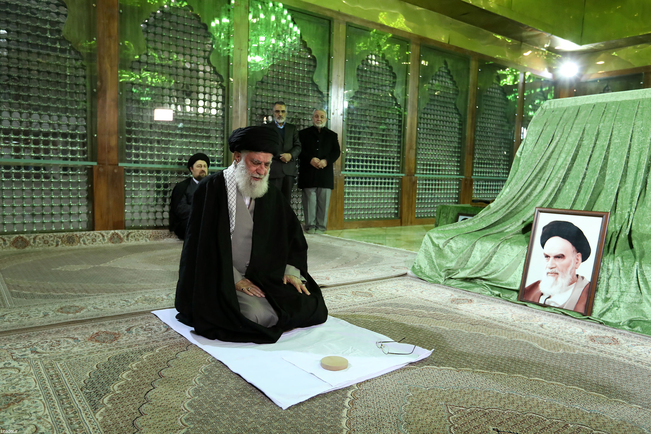 Иран мусульманская. Мавзолей аятоллы Хомейни. Имам Хомейни Иран. Аятолла Хомейни могила. Мавзолей Хомейни Тегеран.