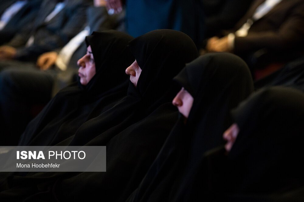تصویری از پسران، دختران و داماد شهید مطهری تصویری از پسران، دختران و داماد شهید مطهری