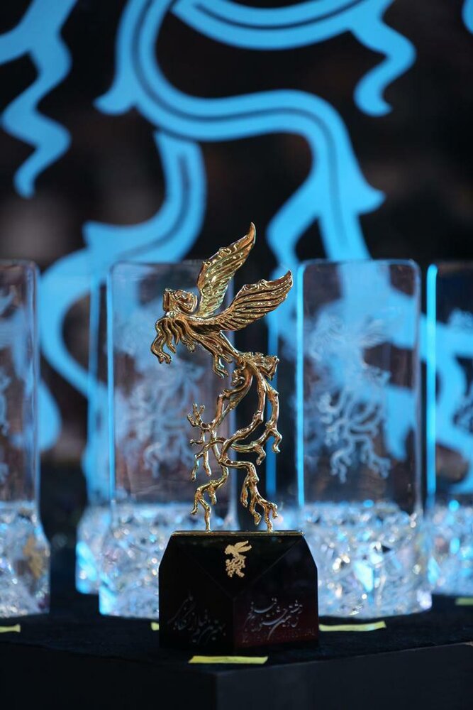 تفاوت سیمرغهای بلورین امسال با دورههای قبل/ عکس تفاوت سیمرغهای بلورین امسال با دورههای قبل/ عکس