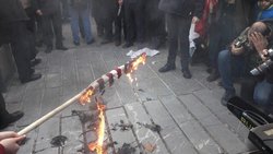 برگزاری تجمع اعتراضی به سخنان ظریف مقابل وزارت خارجه