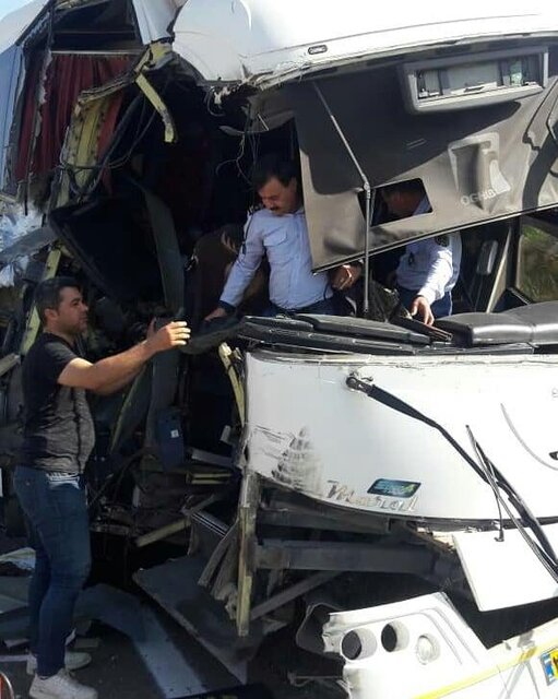 برخورد اتوبوس کارکنان شرکت نفت گچساران با تانکر 12 مصدوم برجای گذاشت +عکس برخورد اتوبوس کارکنان شرکت نفت گچساران با تانکر 12 مصدوم برجای گذاشت +عکس