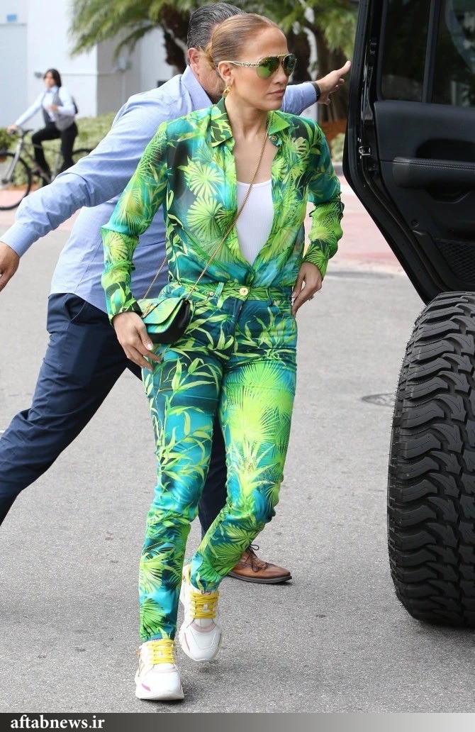 عکس| لباس جدید حنیفر لوپز سوژه رسانه&zwnj;ها شد