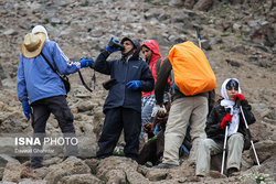 کوهنوردان از صعود به کوه و استفاده از پناهگاه‌های کوهستانی اجتناب کنند