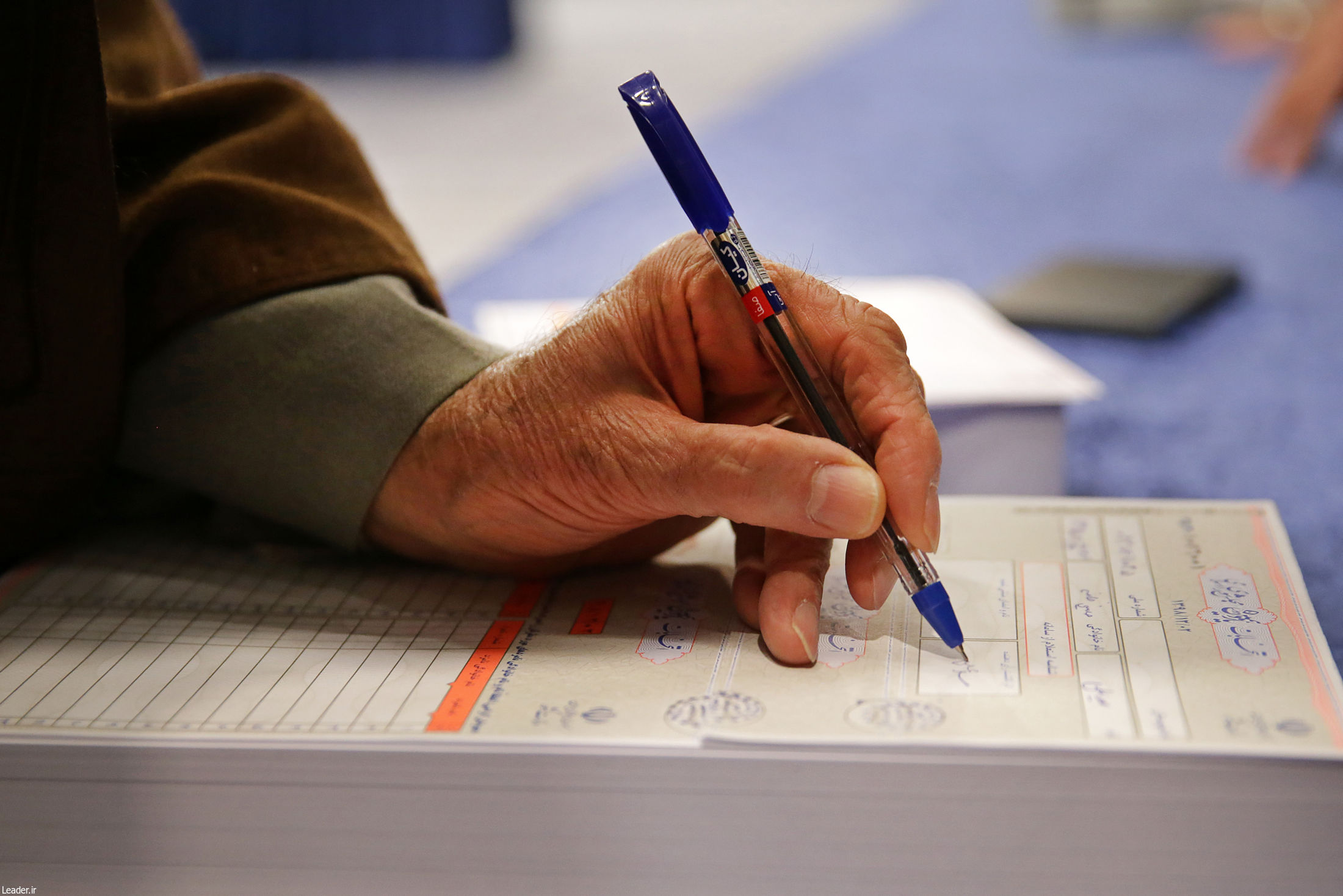 عکس| شناسنامه رهبر انقلاب از نمای نزدیک