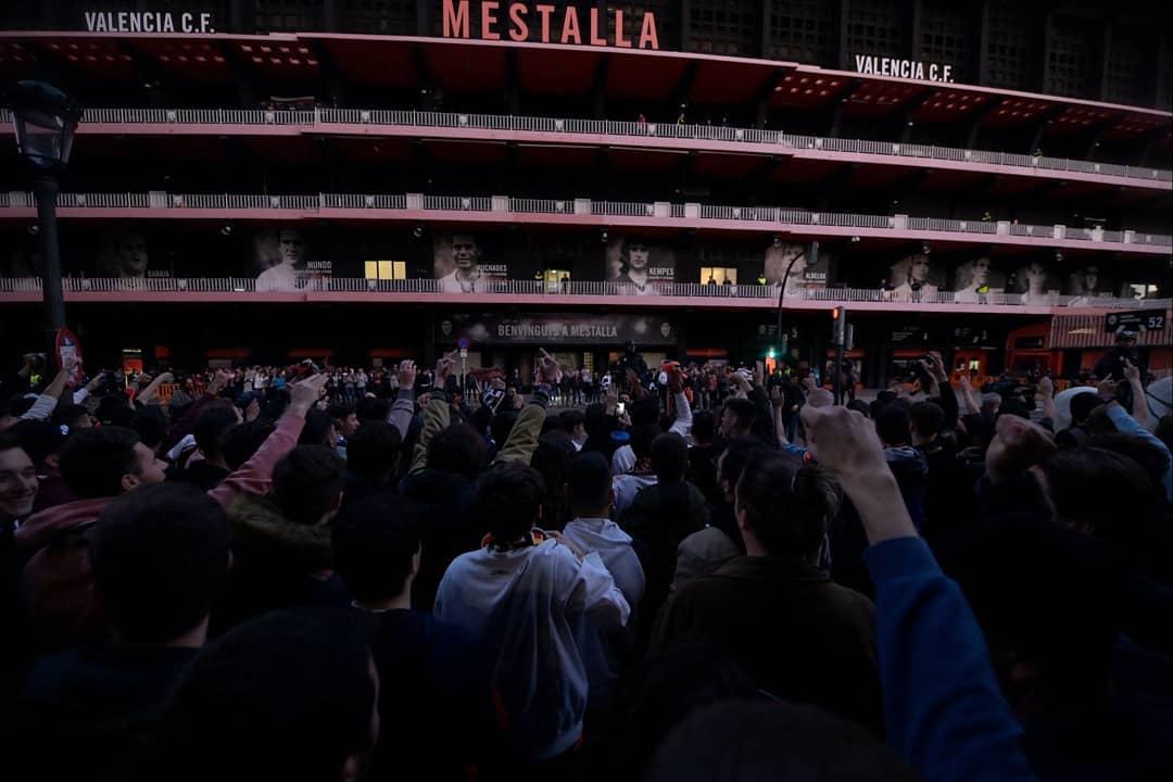 شورش هواداران والنسیا علیه کرونا/عکس