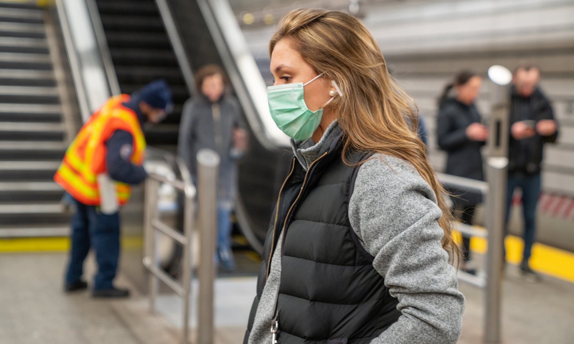 آنچه تاکنون درباره کرونا میدانیم؛ از تفاوت با سرماخوردگی و آنفلوانزا تا مدت زمان زندهماندن ویروس آنچه تاکنون درباره کرونا میدانیم؛ از تفاوت با سرماخوردگی و آنفلوانزا تا مدت زمان زندهماندن ویروس